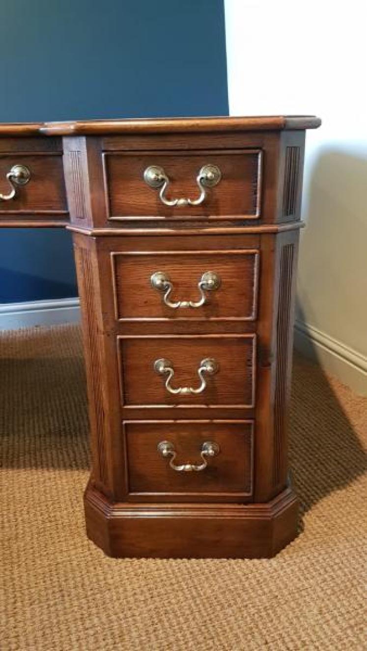 Superb Solid Oak Pedestal Desk - Image 3