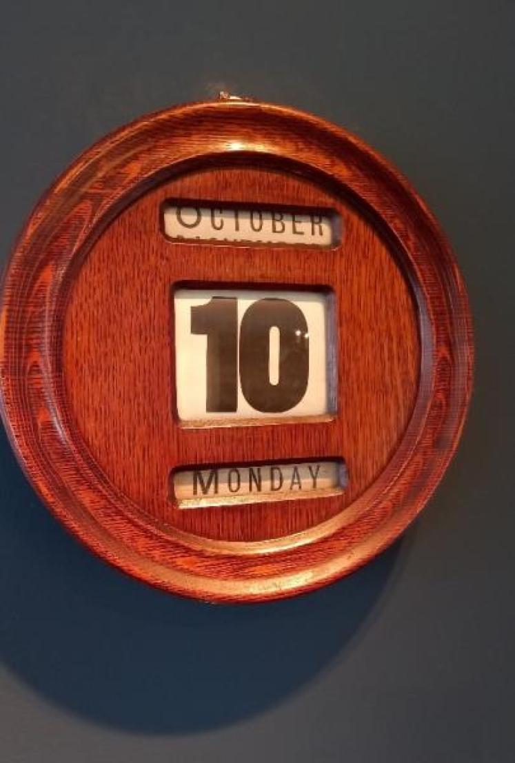 Large Antique Polished Oak Perpetual Wall Calendar - Image 7