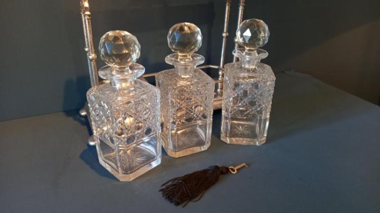  Late Victorian Silver Plated Three Bottle Tantalus - Image 6