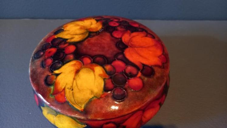 Moorcroft Autumn Leaf & Berries Flambe Lidded Dish - Image 3