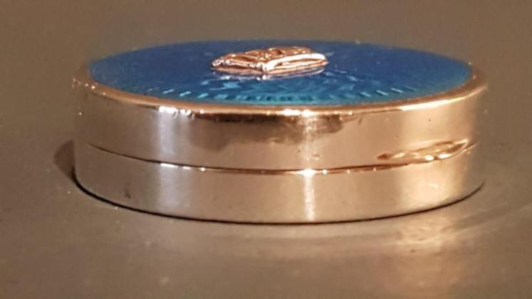 Superb Silver and Enamel Pill Box - Image 4