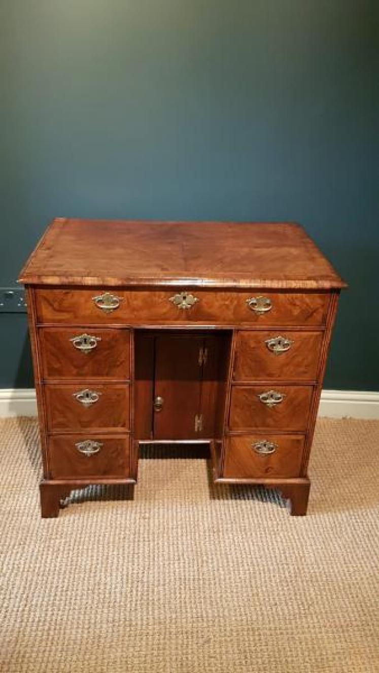 George II Kneehole Desk - Image 1