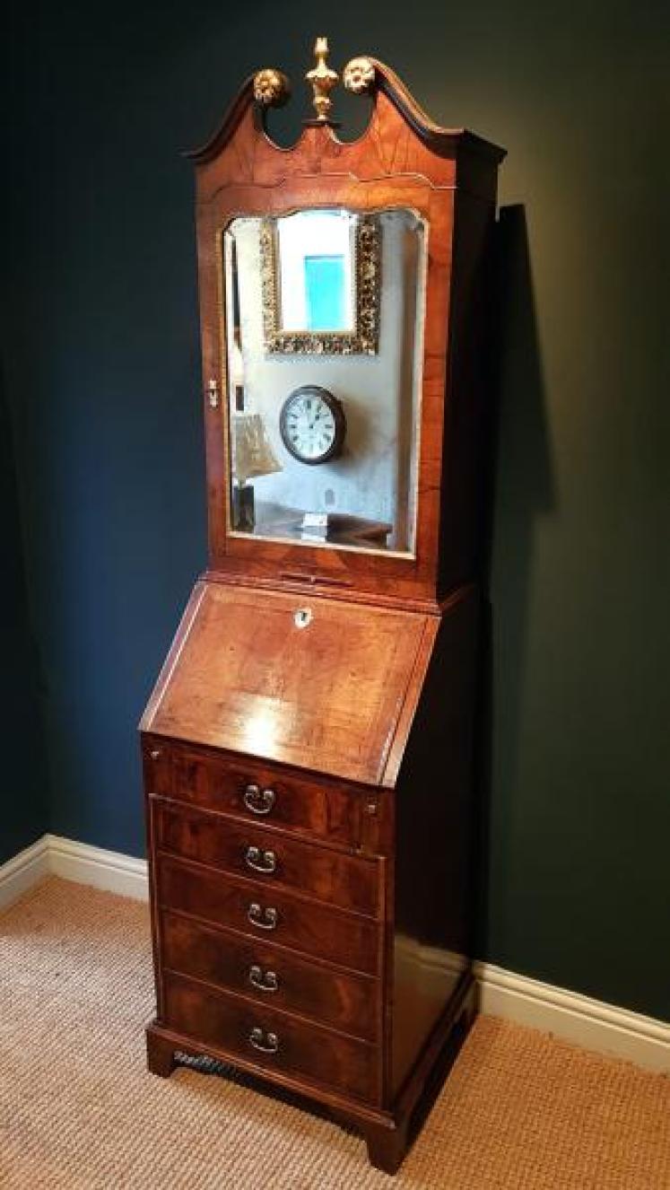 Small Proportioned George II Walnut Bureau Bookcase - Image 3
