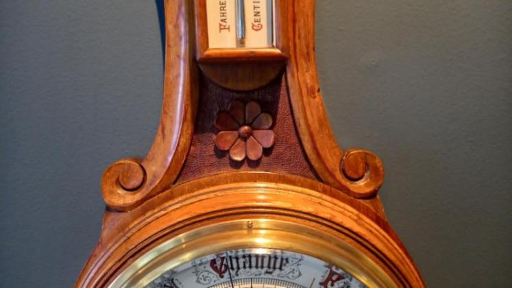 Antique Polished Walnut Banjo Barometer - Image 6