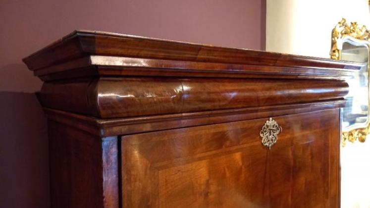 Superb William & Mary Period Walnut Escritoire - Image 6