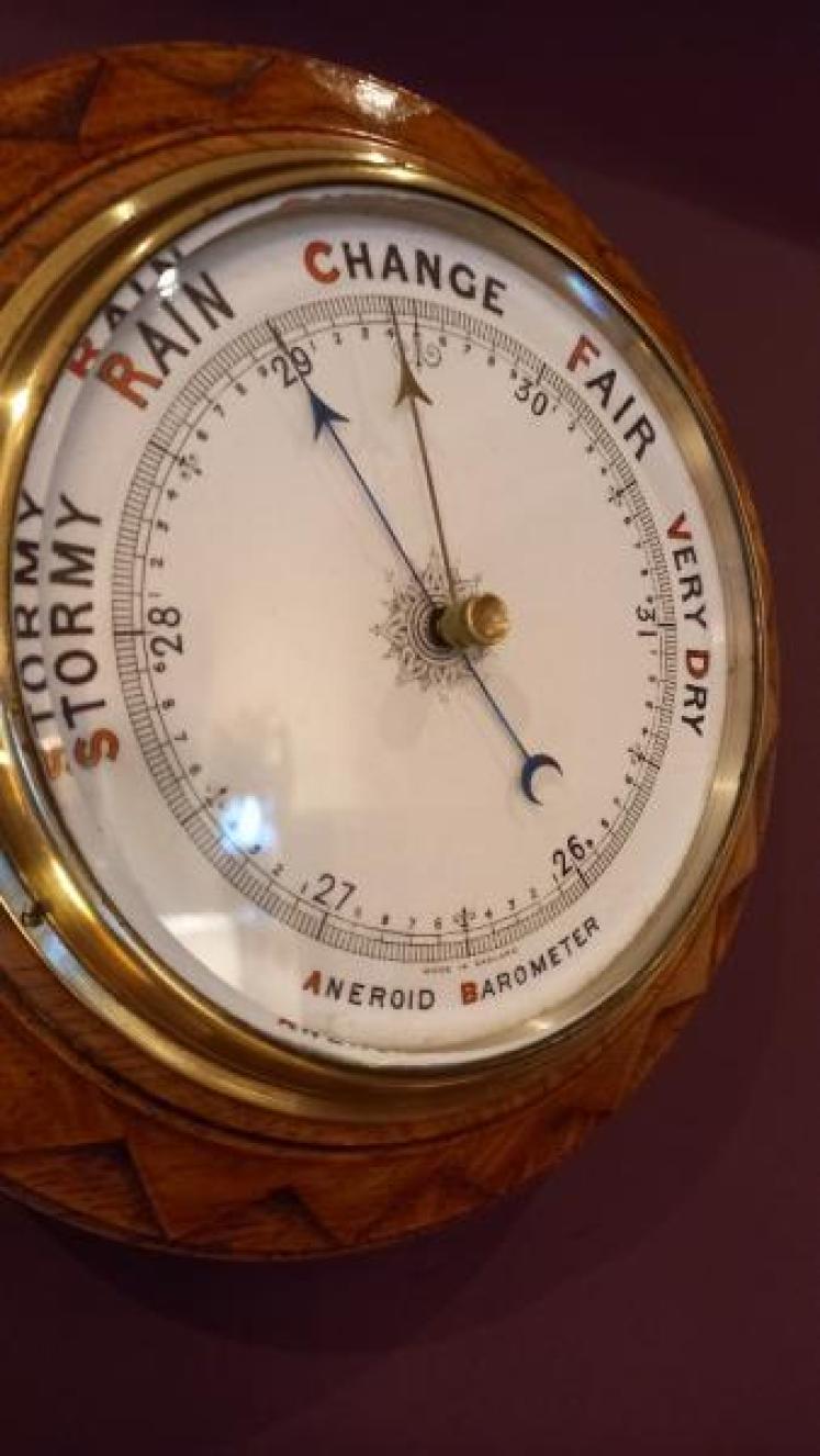 Antique Star Burst Surround Barometer - Image 3