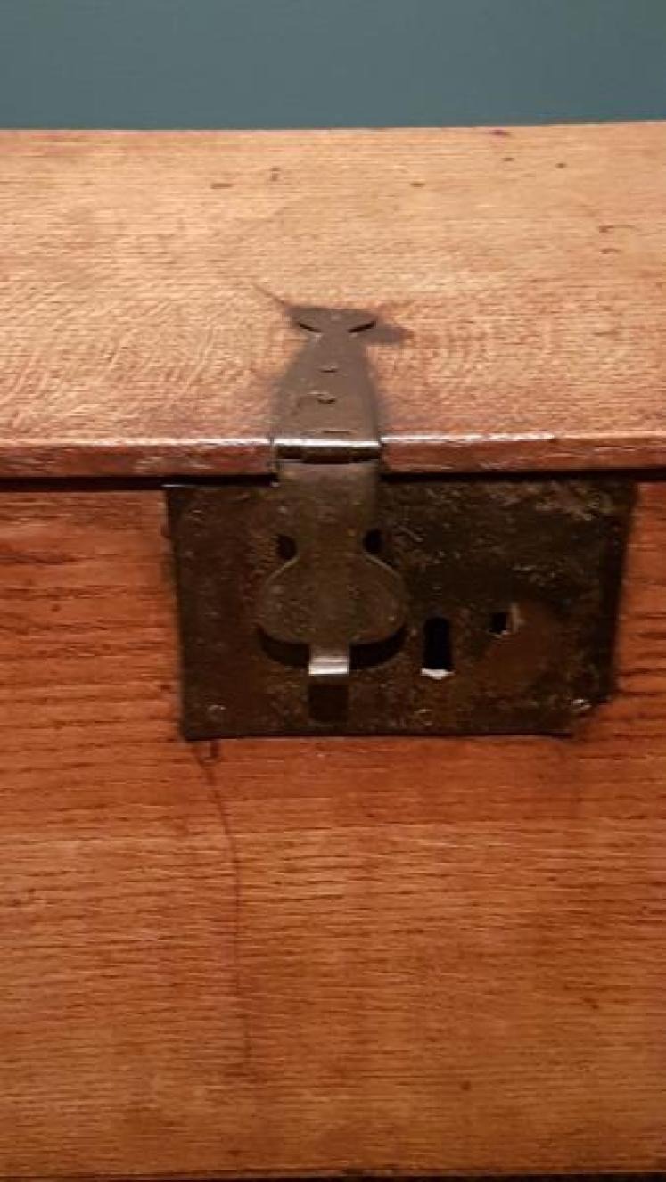 Small Georgian Oak Six Plank Coffer - Image 4