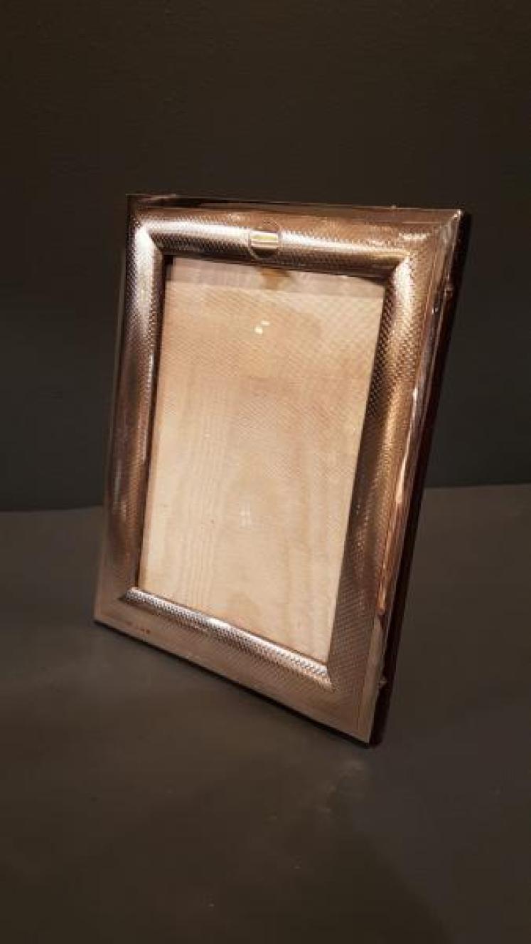 George V Silver Engine Turned Photo Frame - Image 4