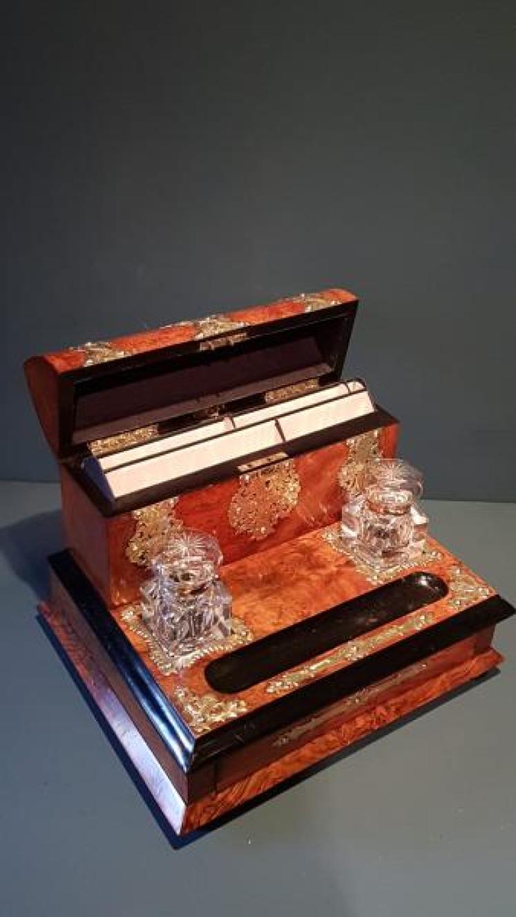 Fine Quality Victorian Walnut Stationary and Ink Stand  - Image 5