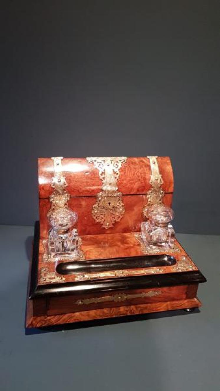 Fine Quality Victorian Walnut Stationary and Ink Stand  - Image 7