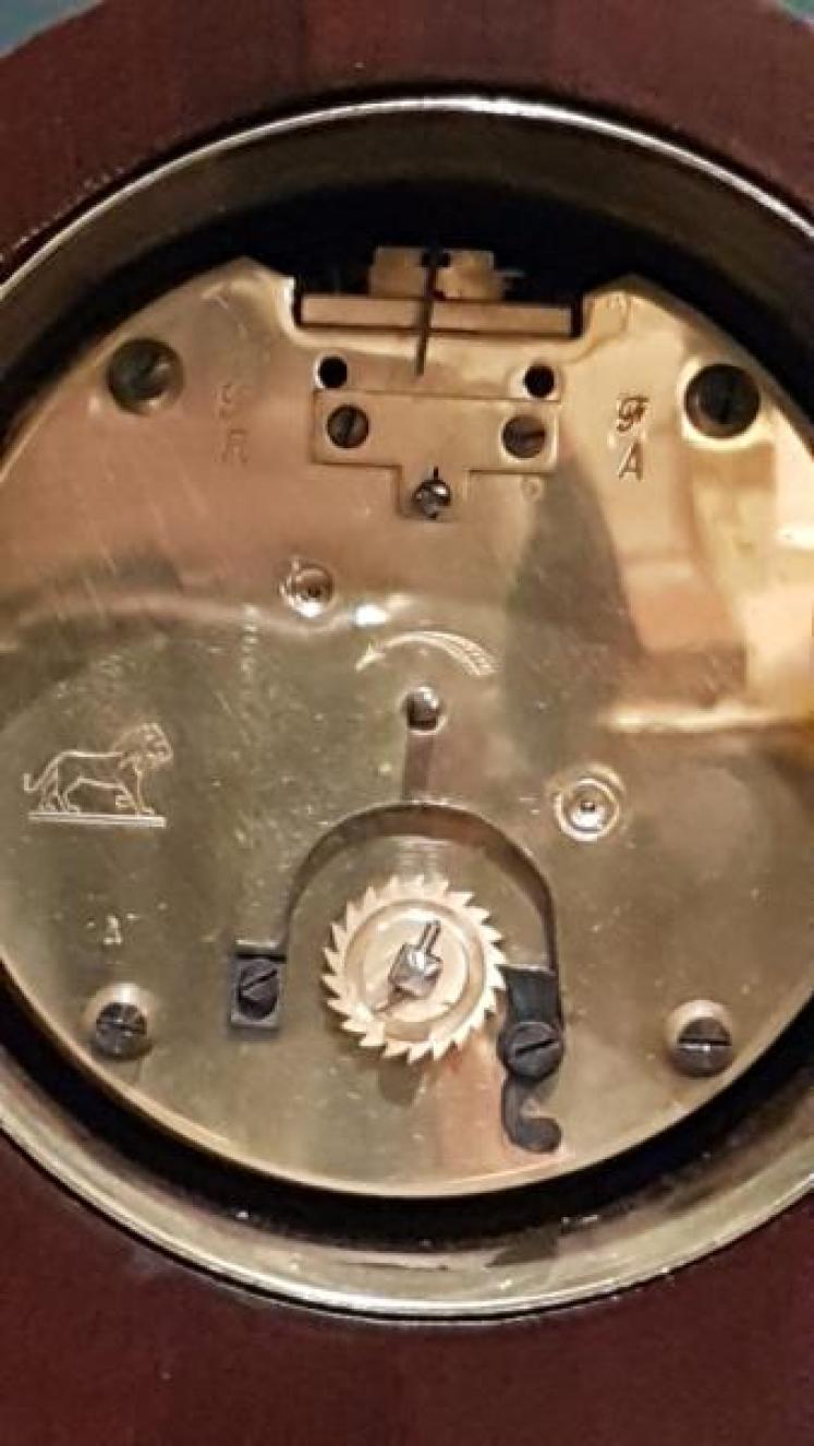 Fine Edwardian Keyhole Shaped Inlaid Mantel Clock - Image 3