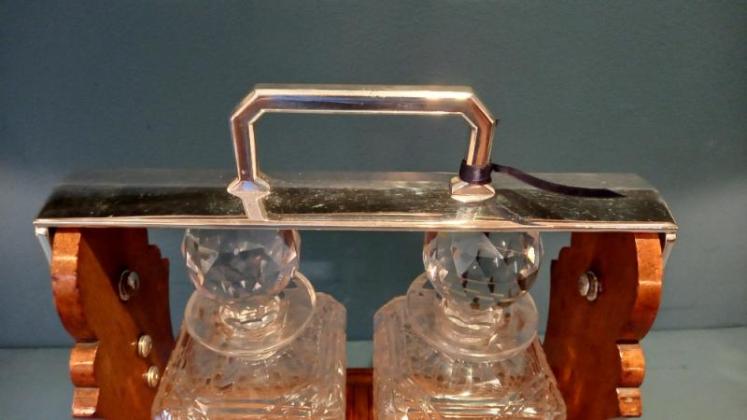 Superb Oak & Silver Harrods of London Tantalus - Image 2