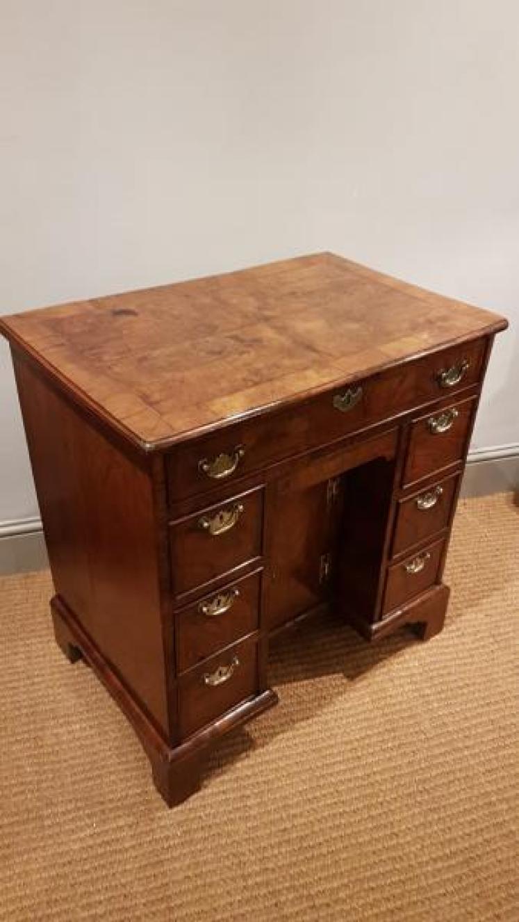 Superb George I Walnut Kneehole Desk  - Image 3