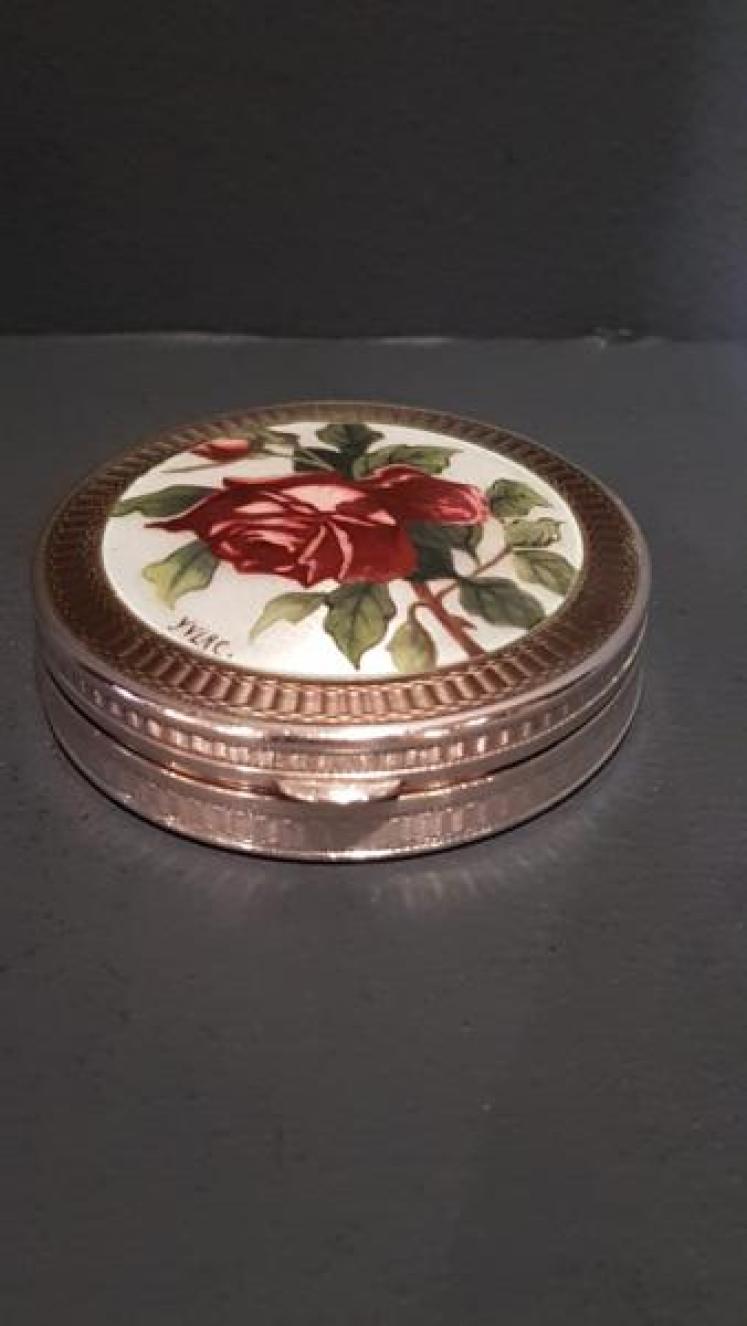 Fine Quality Silver and Enamel Box - Image 1