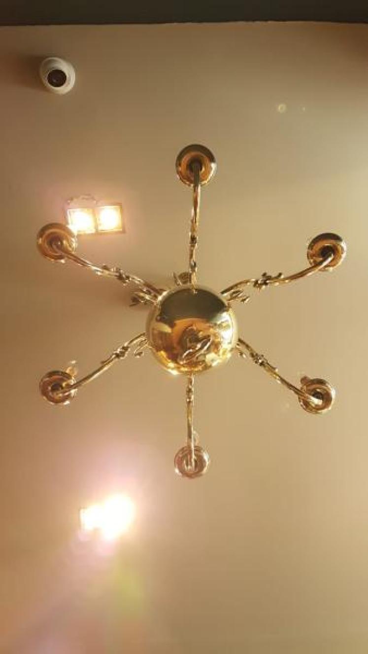 Edwardian Brass Six Arm Chandelier  - Image 3