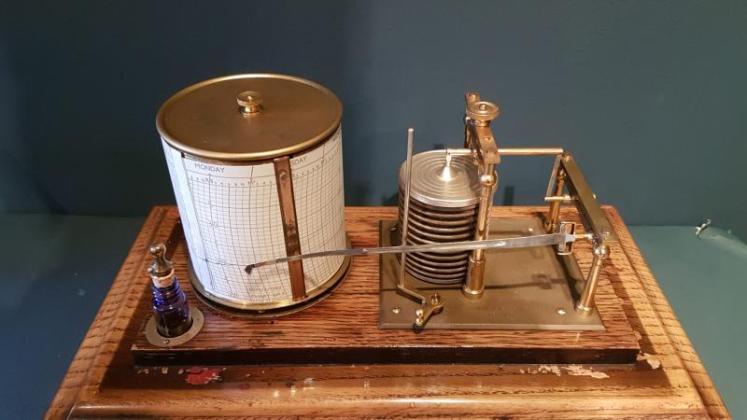Antique Oak Barograph - Image 4