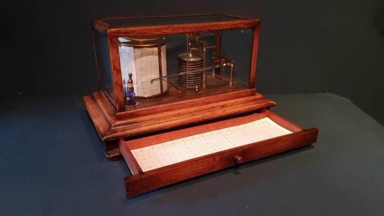 Antique Oak Barograph - Image 5