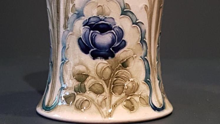 Superb McIntyre Moorcroft Poppies Vase - Image 3