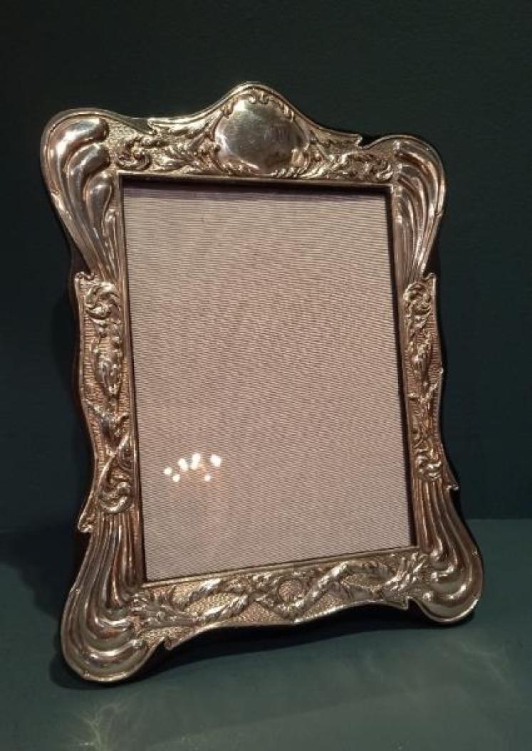 Large George V Chester Silver Photo Frame - Image 1