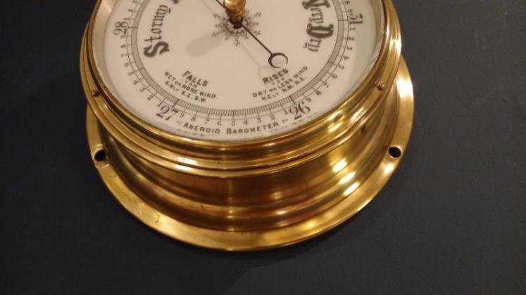Victorian Polished Brass Ship's Bulkhead Barometer - Image 3
