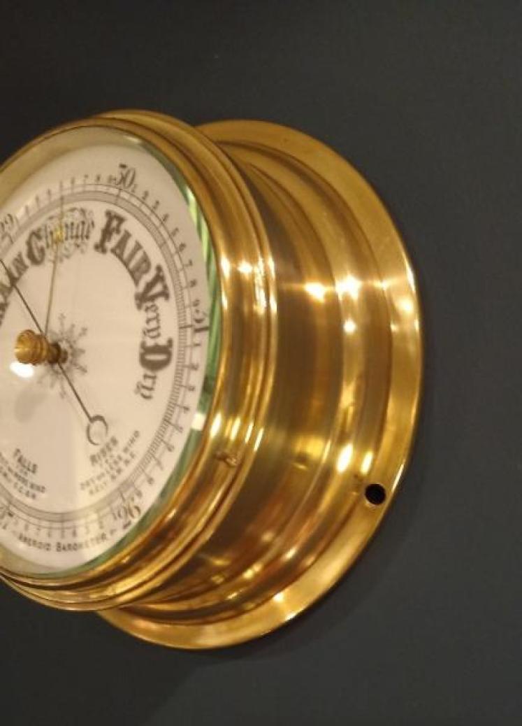 Victorian Polished Brass Ship's Bulkhead Barometer - Image 6