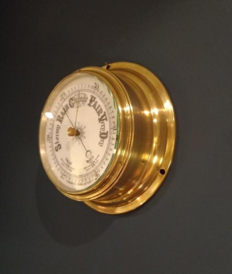 Victorian Polished Brass Ship's Bulkhead Barometer - Image 7