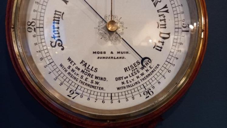 Antique Polished Oak Sunderland Banjo Barometer - Image 5