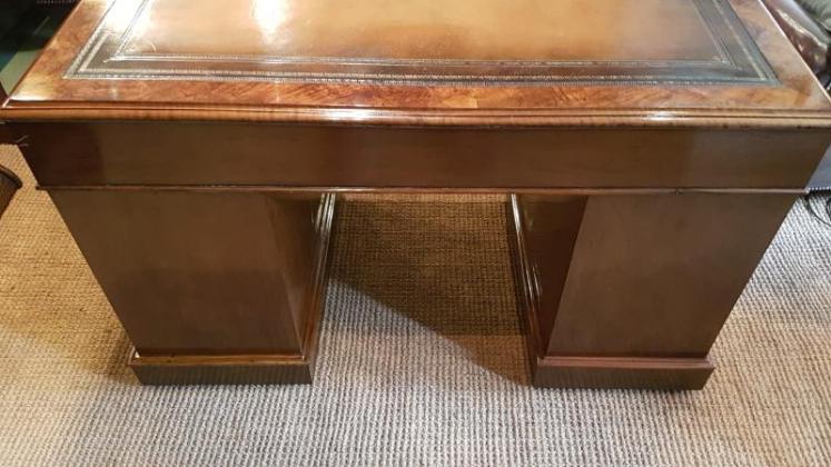Top Quality Victorian Burr Walnut Pedestal Desk - Image 3