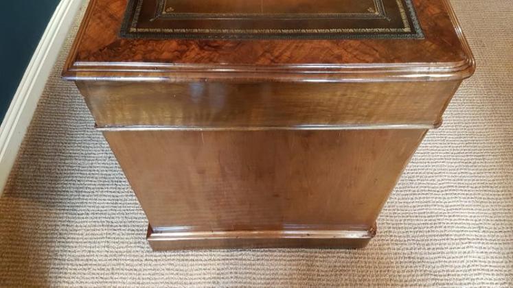 Top Quality Victorian Burr Walnut Pedestal Desk - Image 7