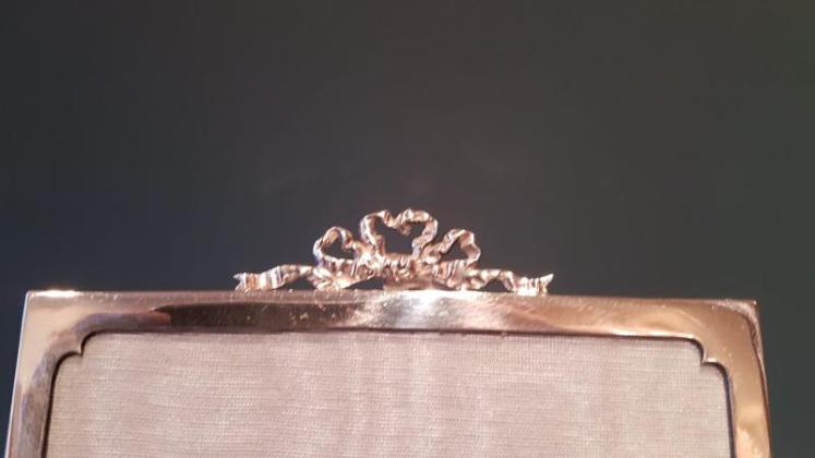 Edwardian Silver Ribbon Crest Photo Frame - Image 2