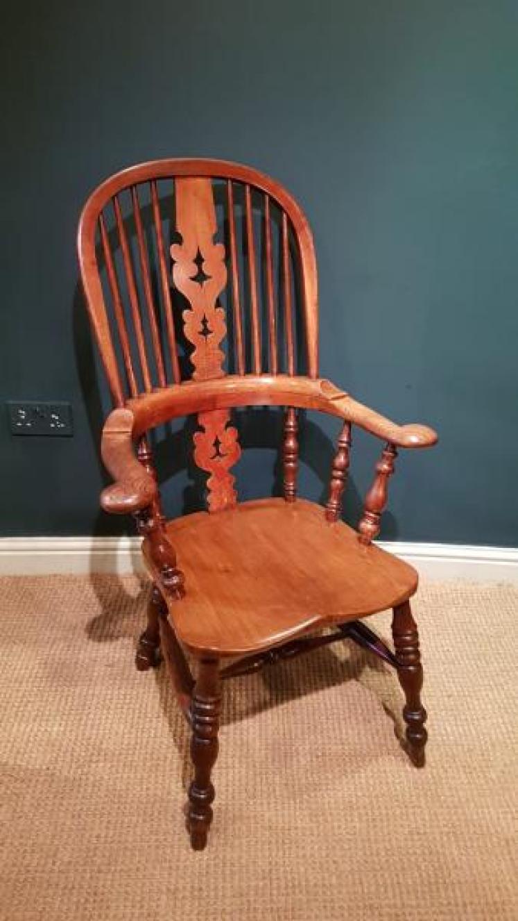 Early Victorian Broad Arm Windsor Chair - Image 1