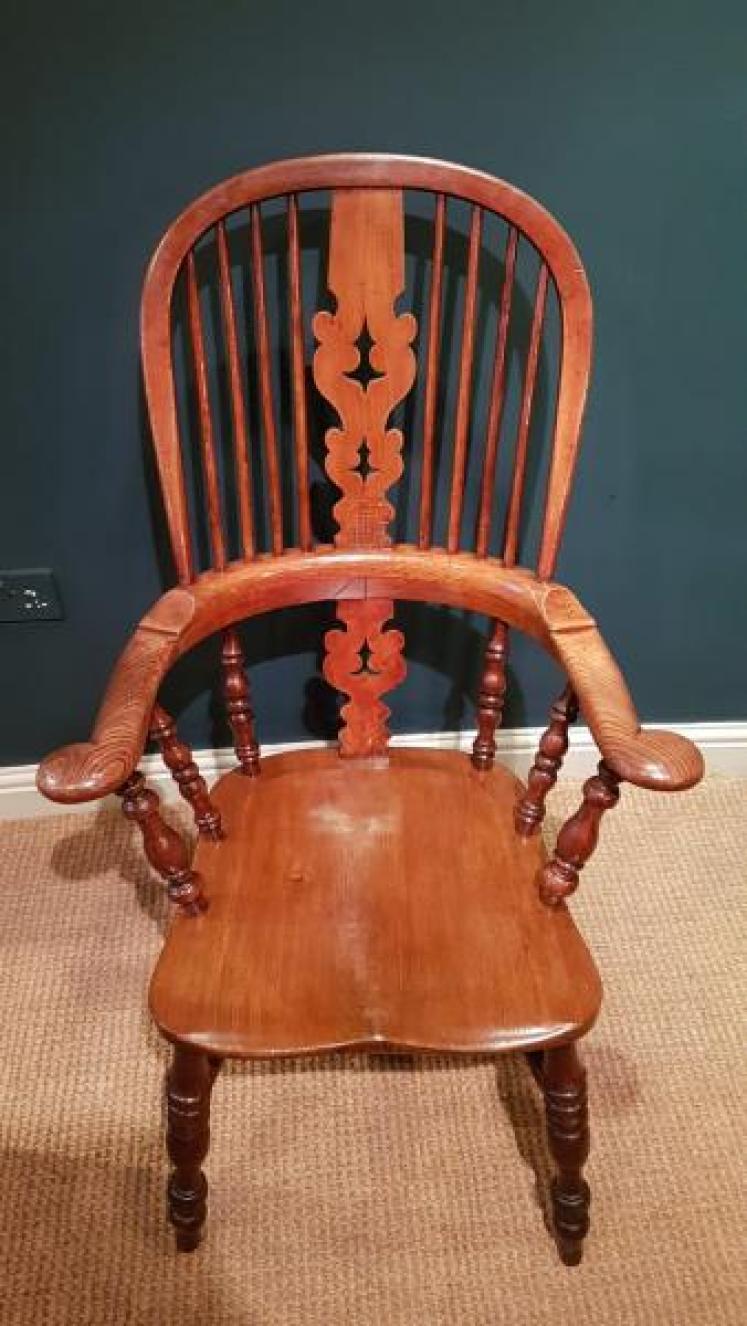 Early Victorian Broad Arm Windsor Chair - Image 2