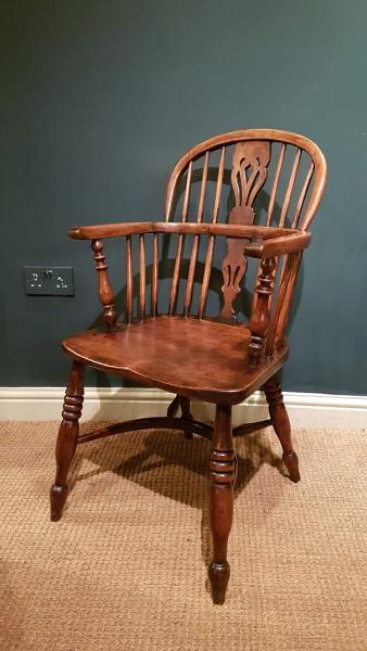 Early Victorian Yew Wood Windsor Chair - Image 1