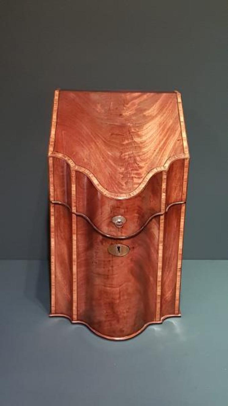 George III Mahogany Knife Box - Image 1