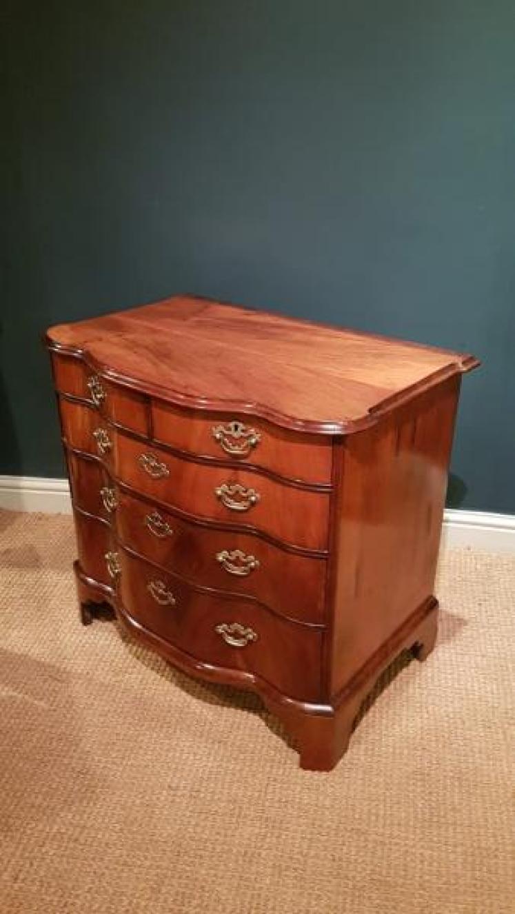 Fine George II Period Walnut Ribbon Fronted Chest - Image 3