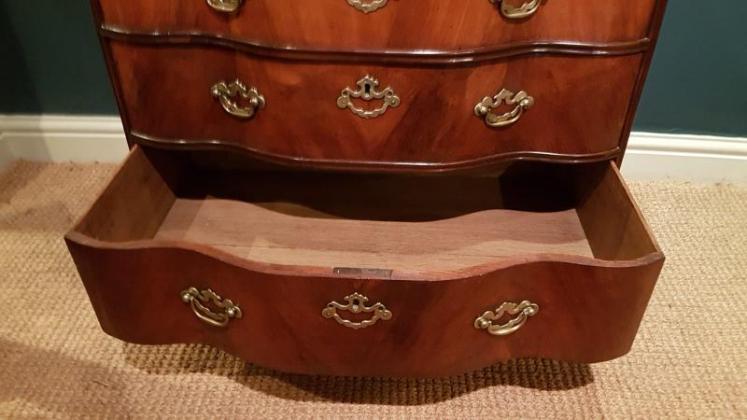 Fine George II Period Walnut Ribbon Fronted Chest - Image 4