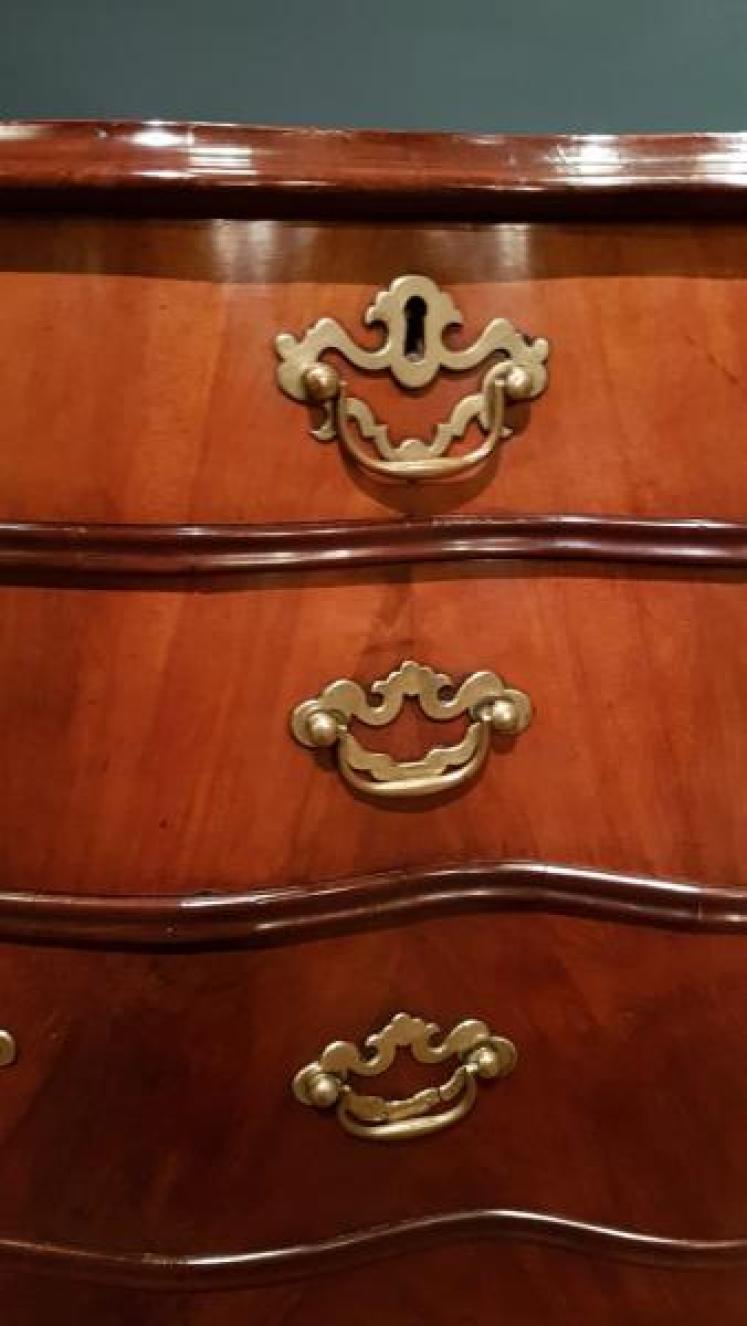Fine George II Period Walnut Ribbon Fronted Chest - Image 5
