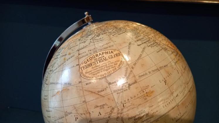 1930's 10" Geographia Papier Mache Globe - Image 2