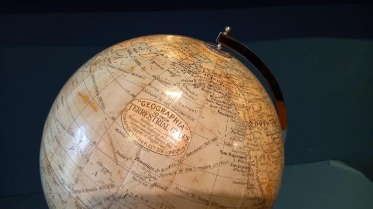 1930's 10" Geographia Papier Mache Globe - Image 4
