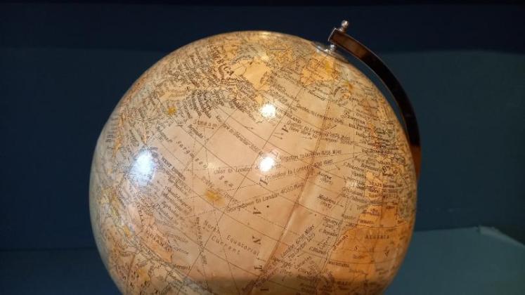 1930's 10" Geographia Papier Mache Globe - Image 6
