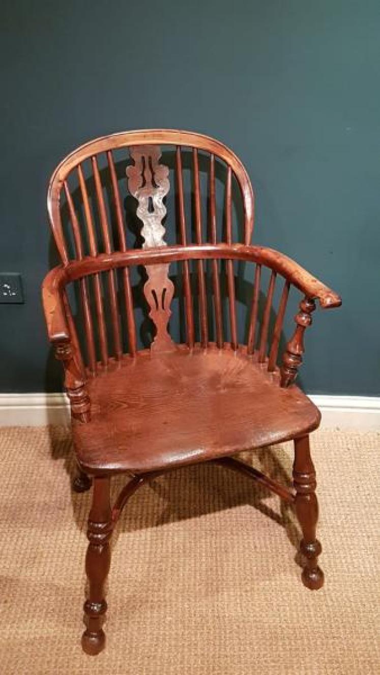 Superb Yew Wood Windsor Chair  - Image 1