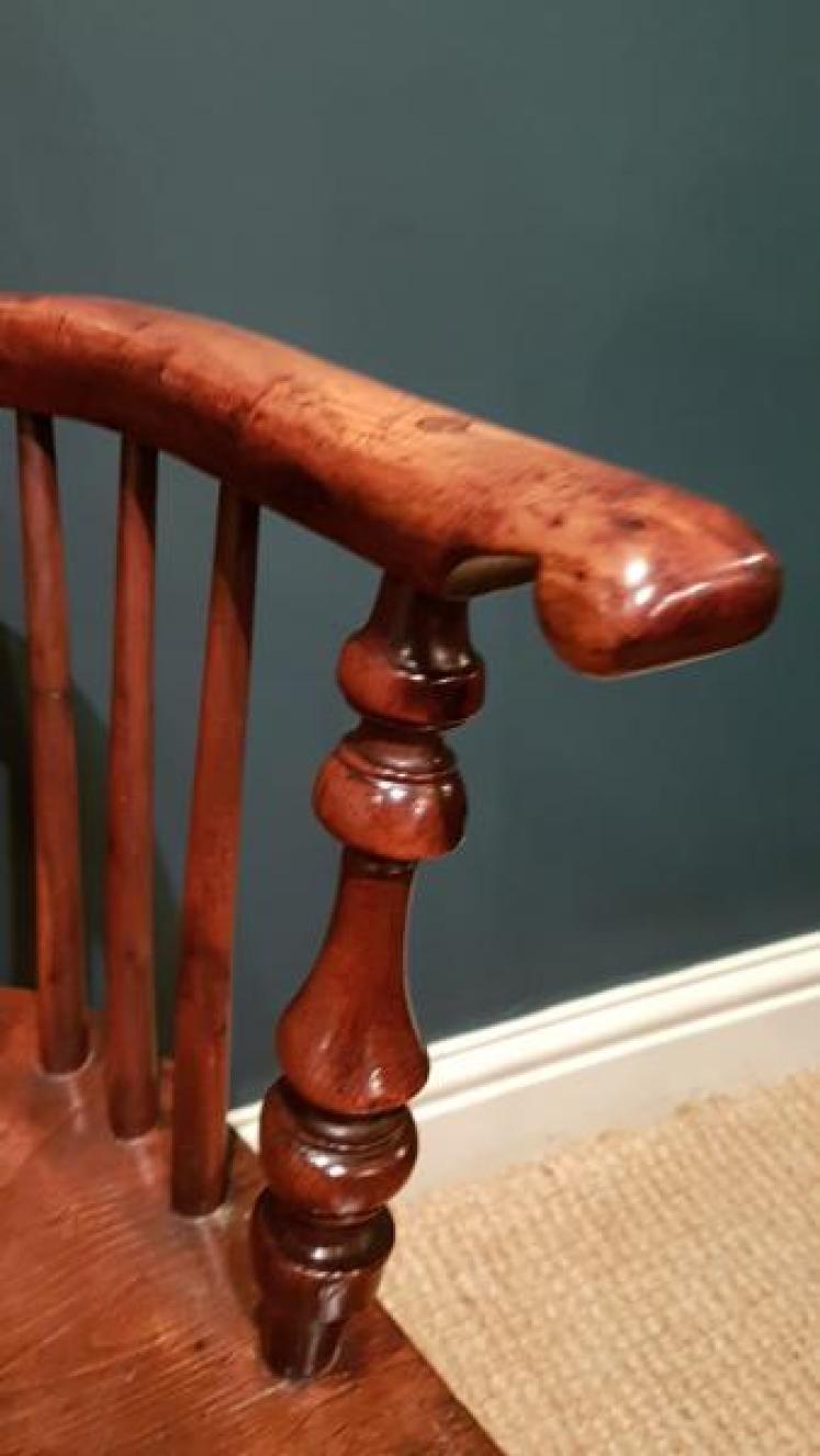 Superb Yew Wood Windsor Chair  - Image 3