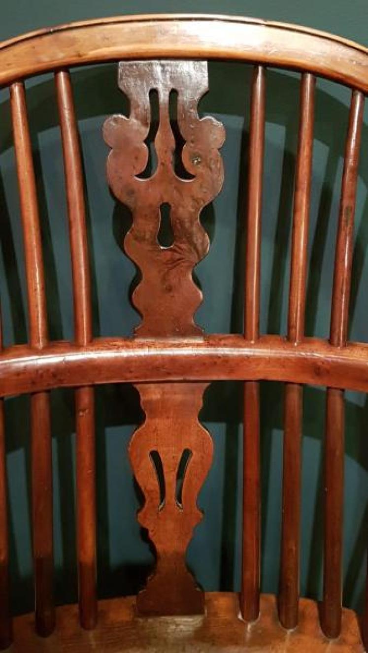 Superb Yew Wood Windsor Chair  - Image 4