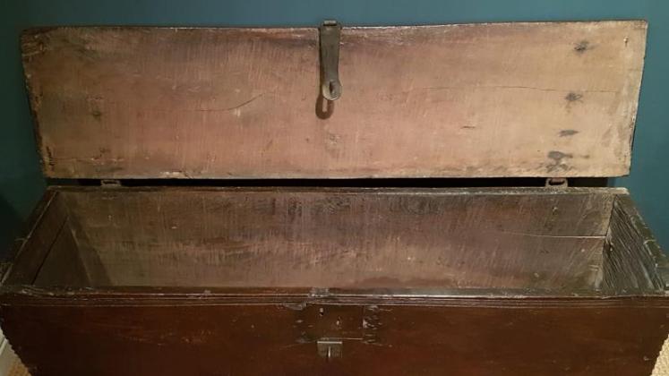 James I Period Oak Sword Box - Image 3