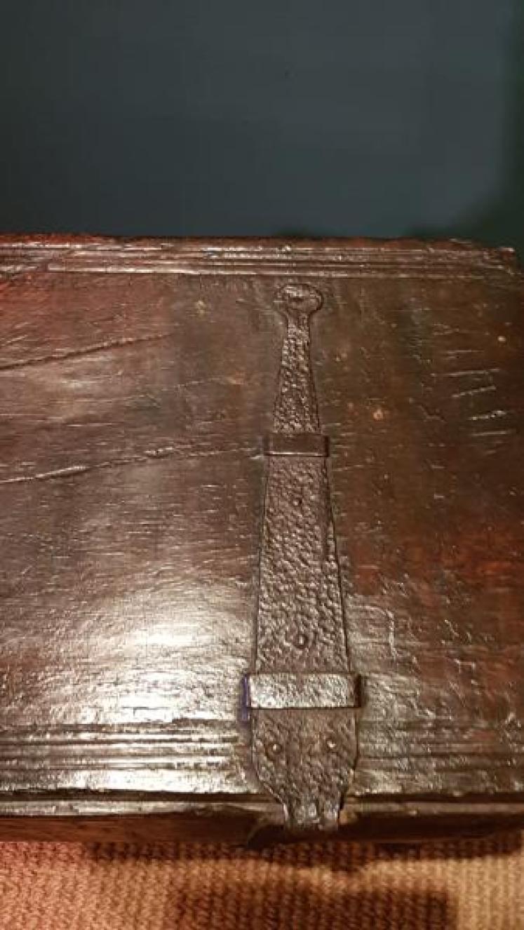 James I Period Oak Sword Box - Image 5