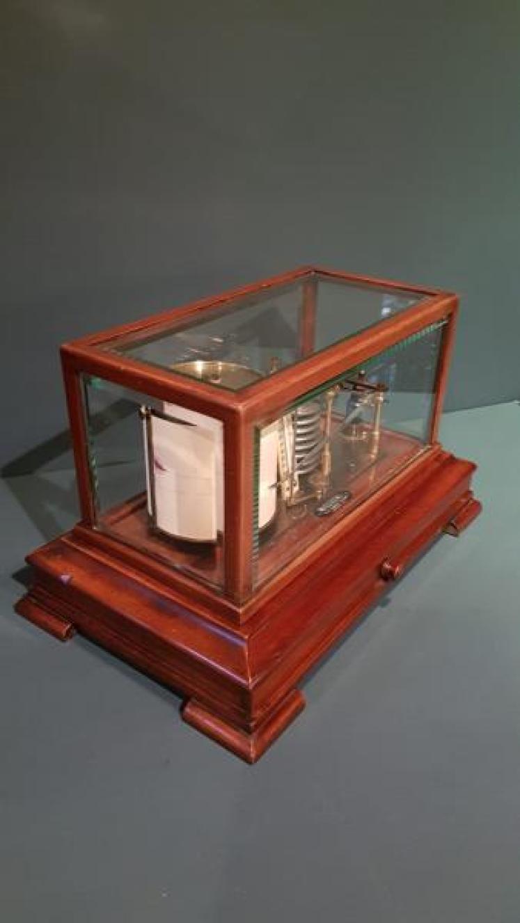 Late Victorian Mahogany Cased Barograph - Image 3