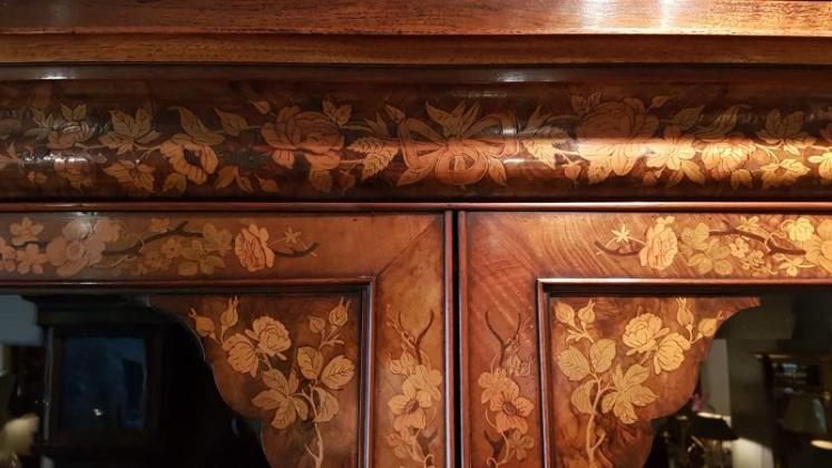 Magnificent Quality Walnut Marquetry Library Bookcase - Image 4
