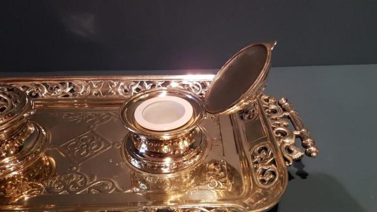 Victorian Cast Brass Pen and Ink Stand - Image 3