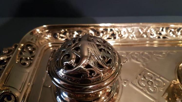 Victorian Cast Brass Pen and Ink Stand - Image 4