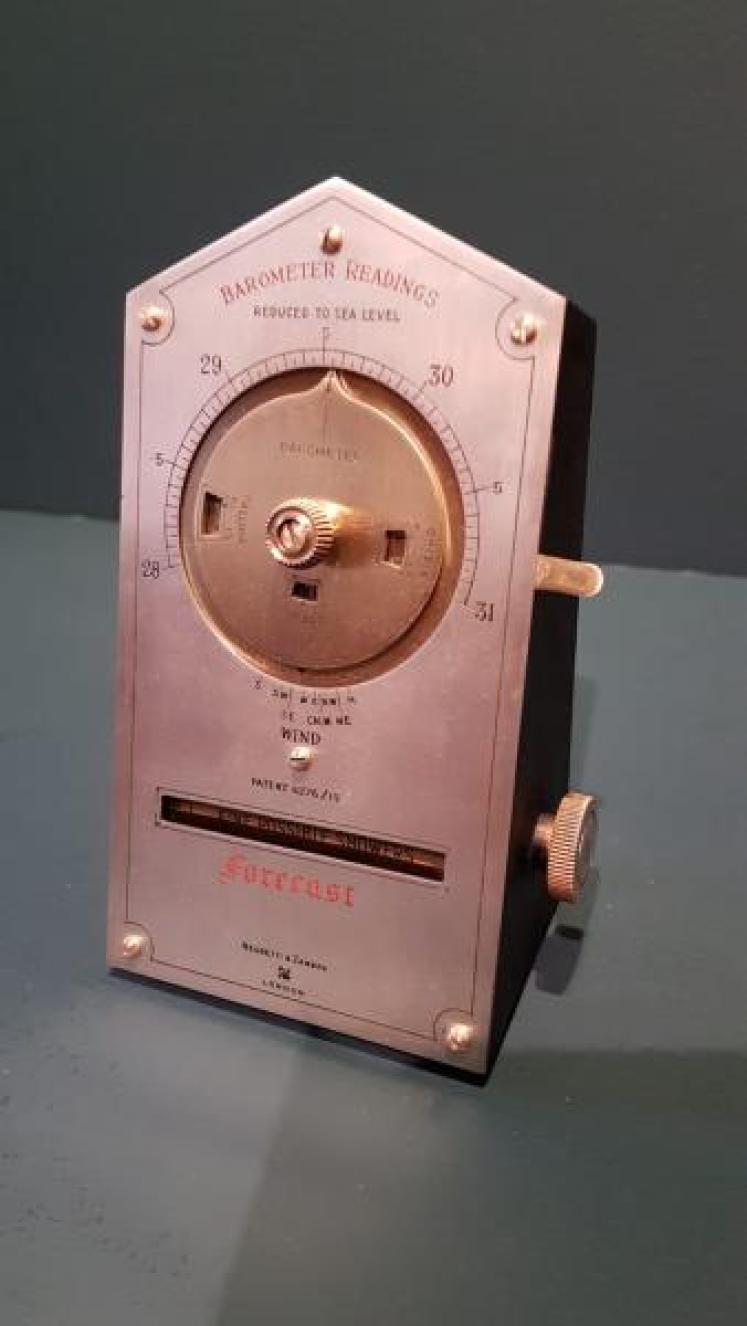 Negretti and Zambra Barometer Weather Forecaster - Image 2